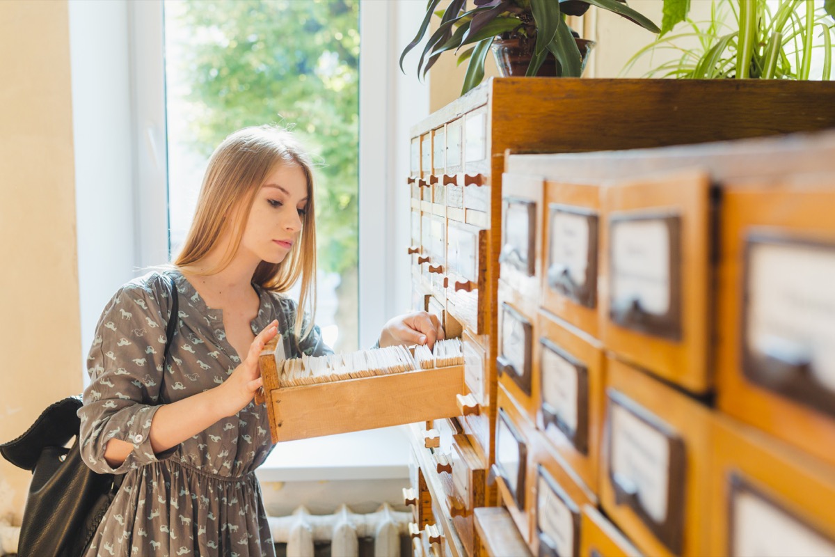 Curver regał z szufladami – idealne rozwiązanie do sklepu