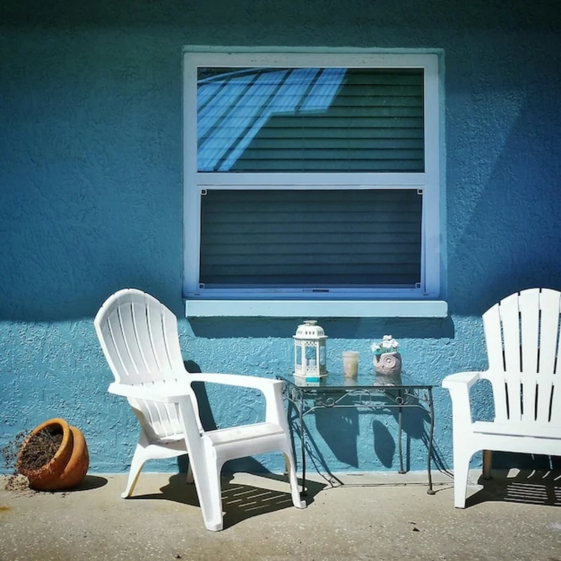 Czym pomalować surowe meble ogrodowe? Wybór farby i porady