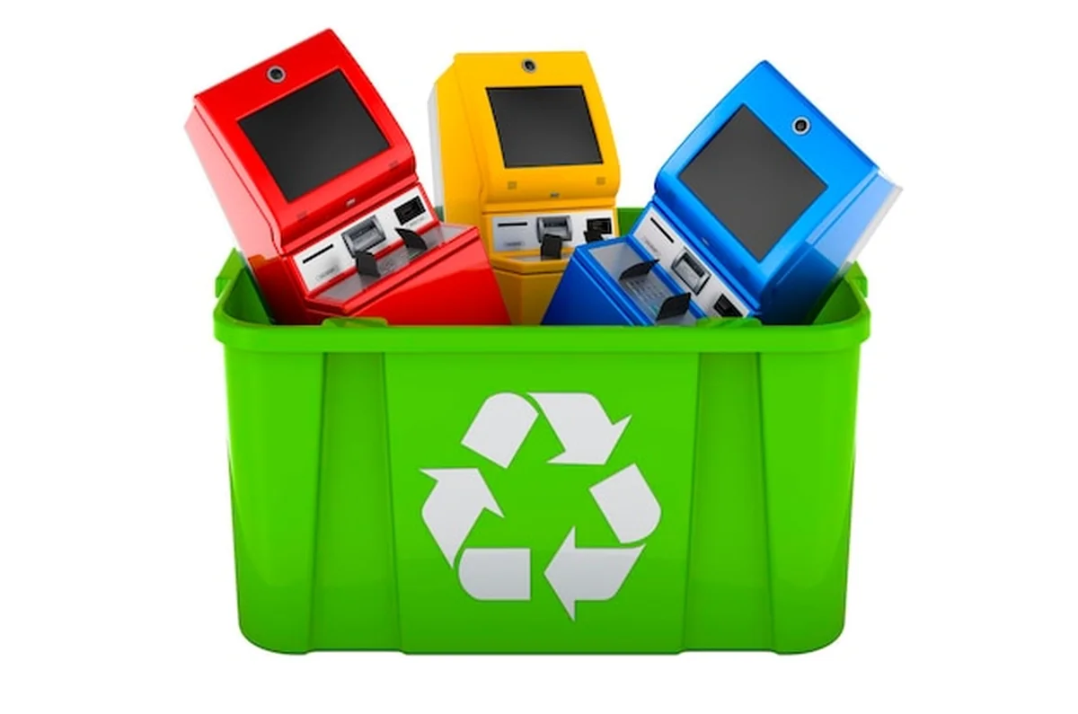 Kosz na śmieci z cyfrowymi terminalami dotykowymi renderowany w 3D w sklepie Curver