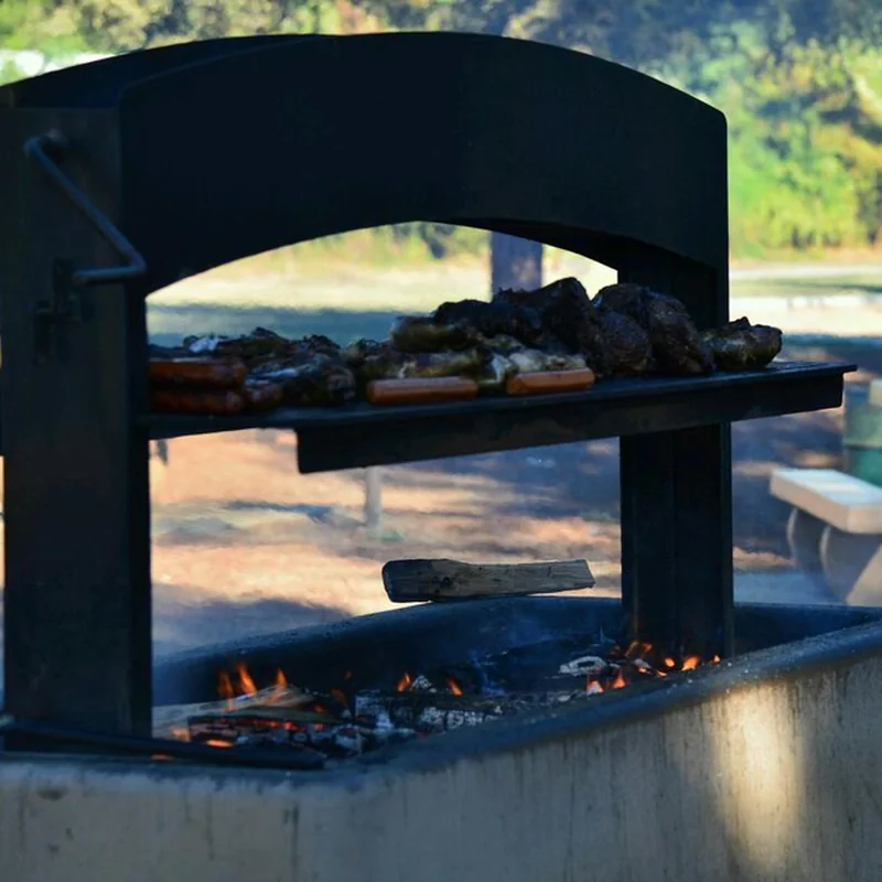 Jak urządzić kącik grillowy w ogrodzie? Praktyczne porady