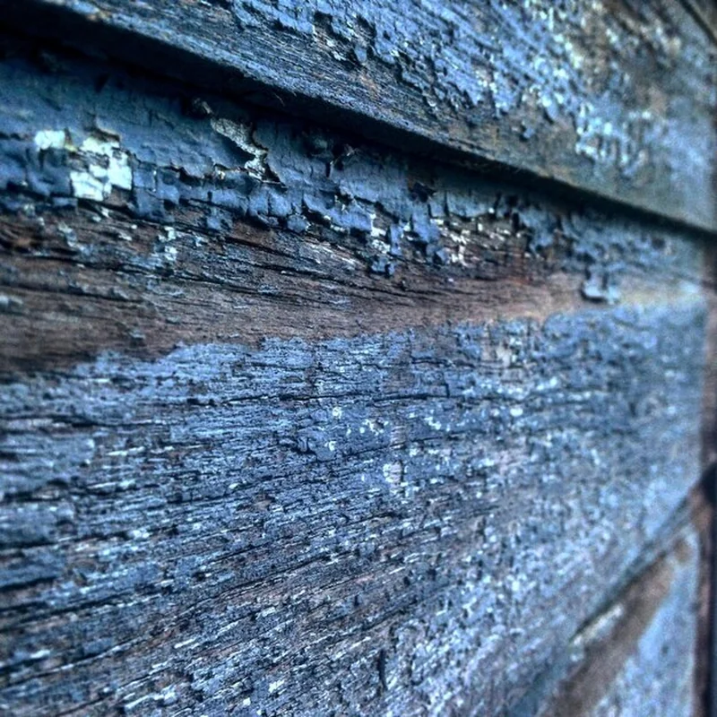 Jak zabezpieczyć drewno przed murszeniem mebli? Porady budowlane