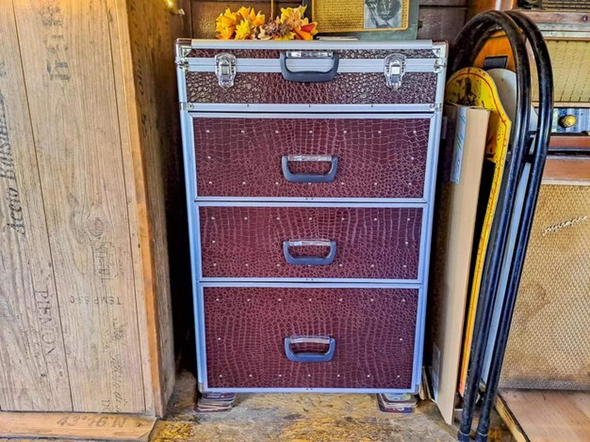 Stara drewniana skrzynia do przechowywania rzeczy