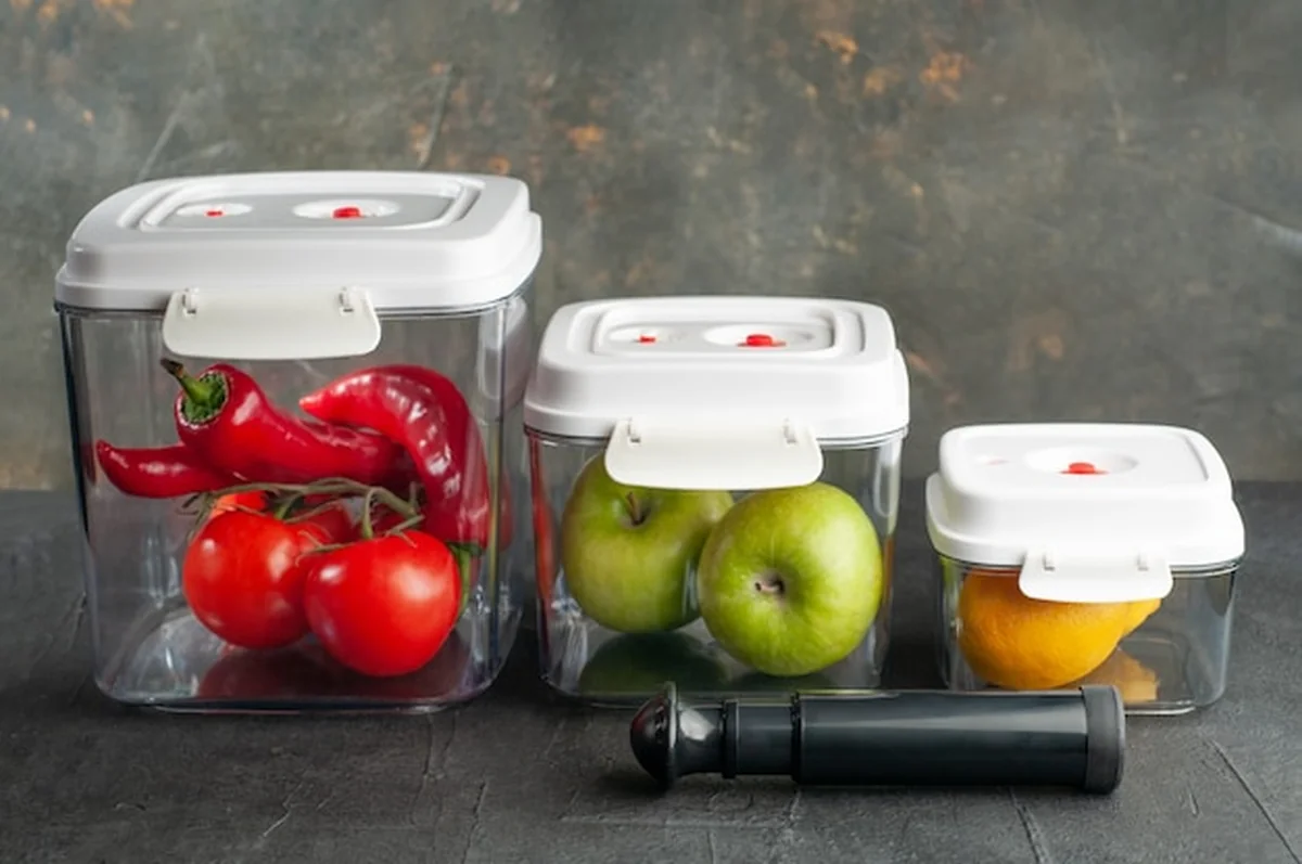 Pojemniki próżniowe z pompką i zaworem do przechowywania żywności