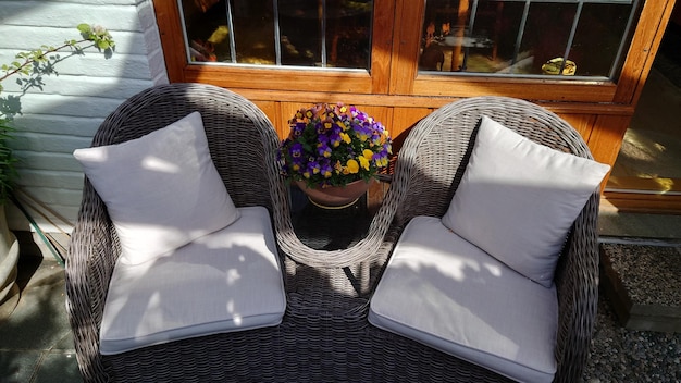 Meble ogrodowe wygodne – wybierz zestaw z technorattanu