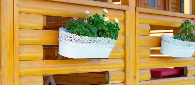 Skrzynia do przechowywania na balkon – idealne siedzisko ogrodowe